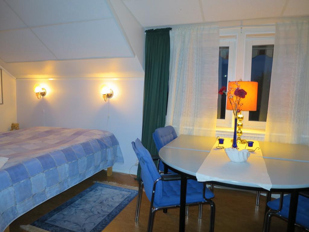 Hotel Dessans Cafe & Logi Pello Zimmer foto