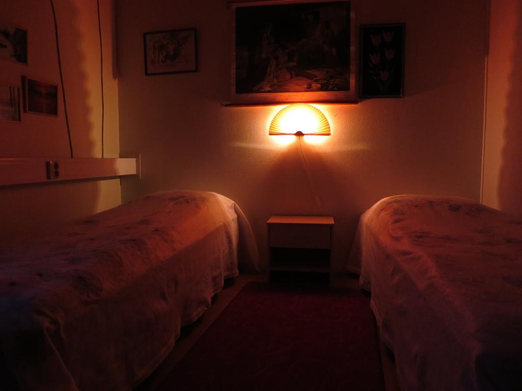 Hotel Dessans Cafe & Logi Pello Zimmer foto